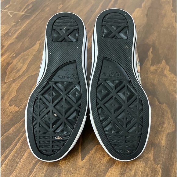 Converse Wonder Woman chick Taylor  high top shoes size 6 women 4 men DC comics - Picture 11 of 13